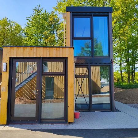 Modern Ausgebauter Ueberseecontainer Als Tiny House Wertheim Exterior foto