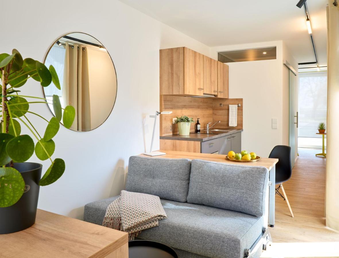 Modern Ausgebauter Ueberseecontainer Als Tiny House Wertheim Exterior foto
