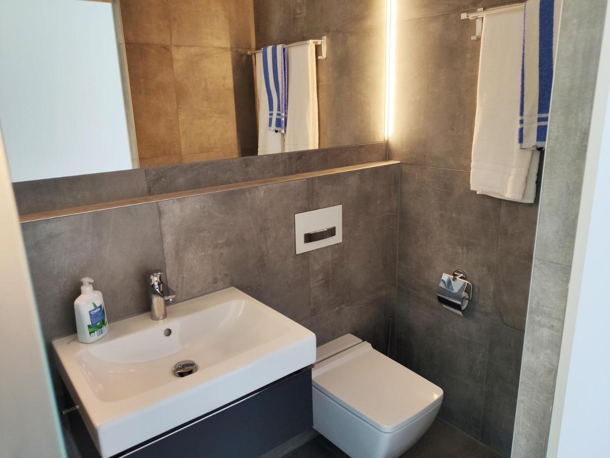 Modern Ausgebauter Ueberseecontainer Als Tiny House Wertheim Exterior foto